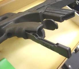 FAMAS_F11AirgunMagInserted.jpg