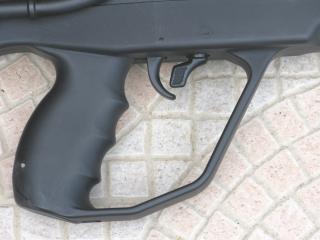 FAMAS_G2PistolGrip.jpg