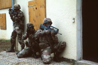 FAMAS_in_action_178.jpg