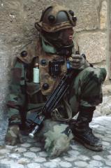 FAMAS_in_action_185.jpg