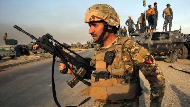 Those are Not French FAMAS's the Iraqi troops are using against ISIS ...