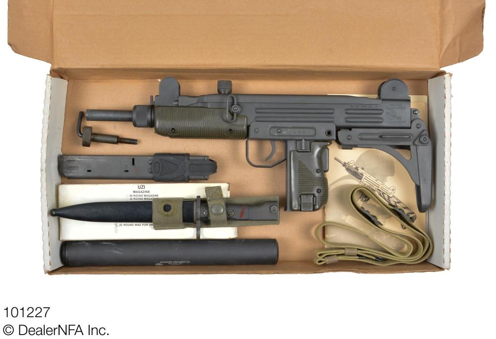 101227_Vector_Uzi - 001@2x.jpg