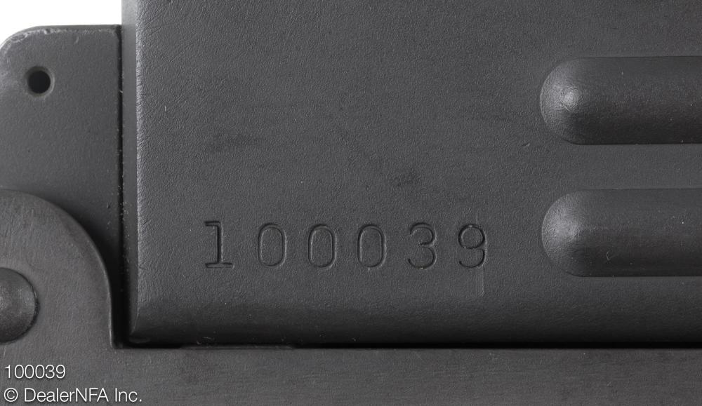 100039_Group_Uzi - 004@2x.jpg