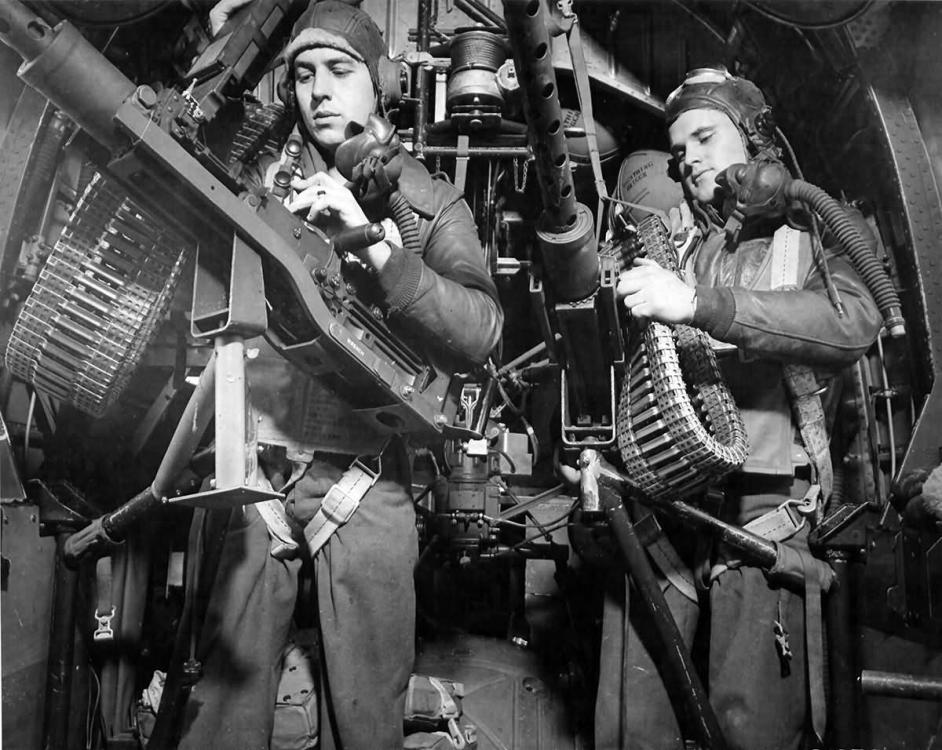B-24_waist_gunners.jpg