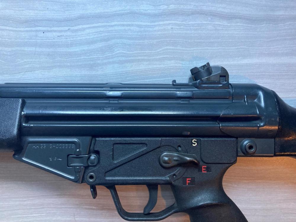 HK 33 3.jpg