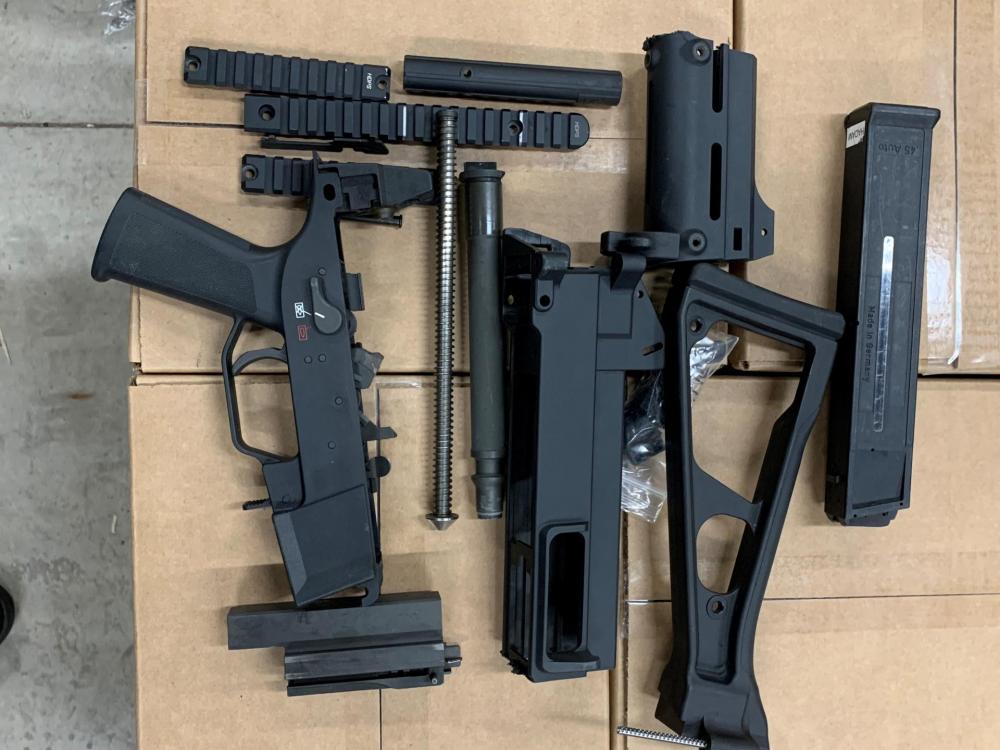 UMP45-3.jpg