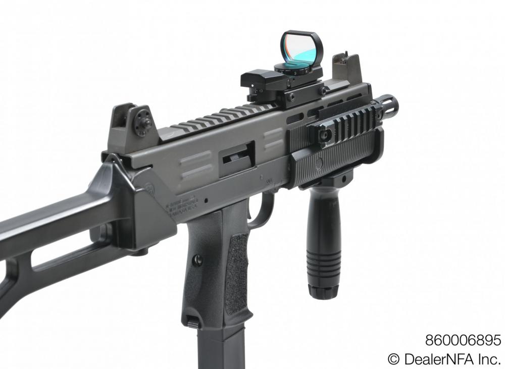 860006895_Daniel_SWD_M11 - 004@2x.jpg