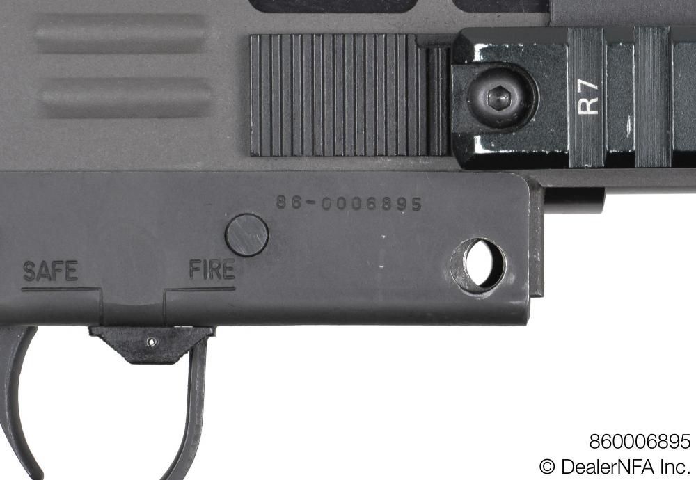 860006895_Daniel_SWD_M11 - 006@2x.jpg