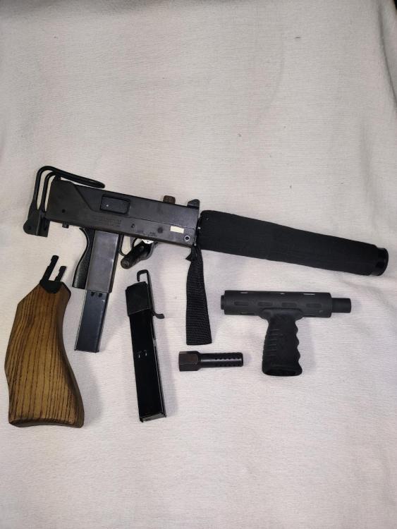 mac 10 right side.jpg