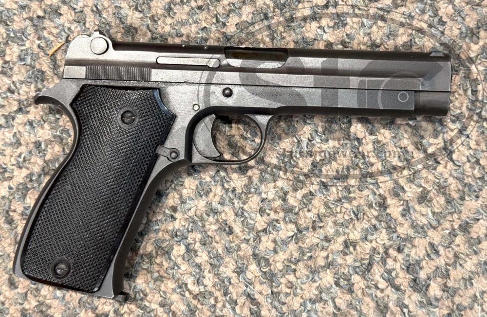 6 1935A Pistol Rt.jpg