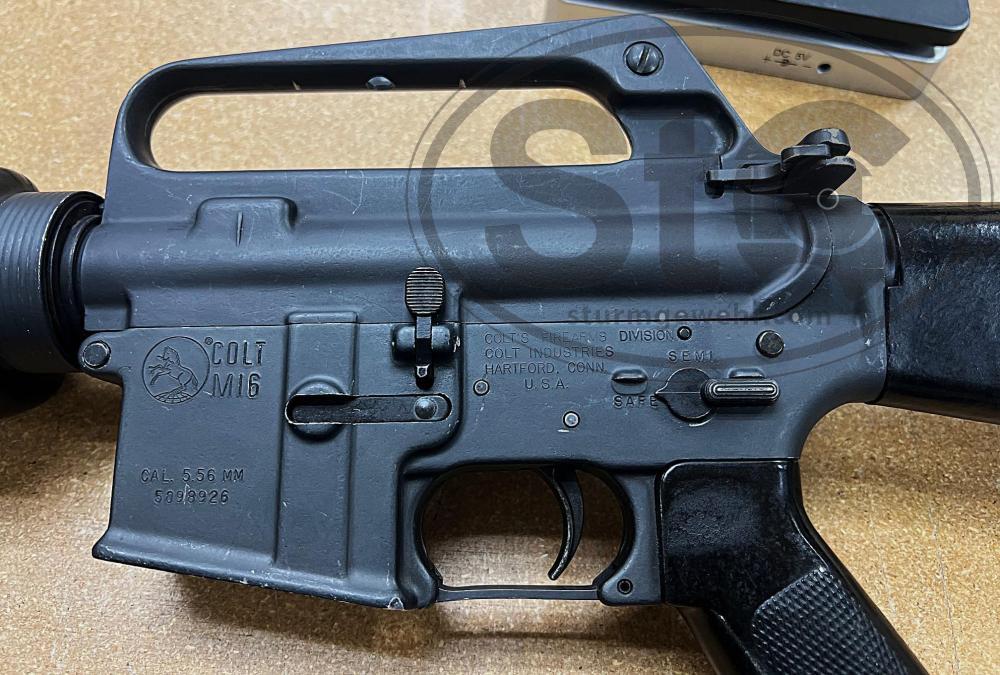 Colt M16-3.jpg