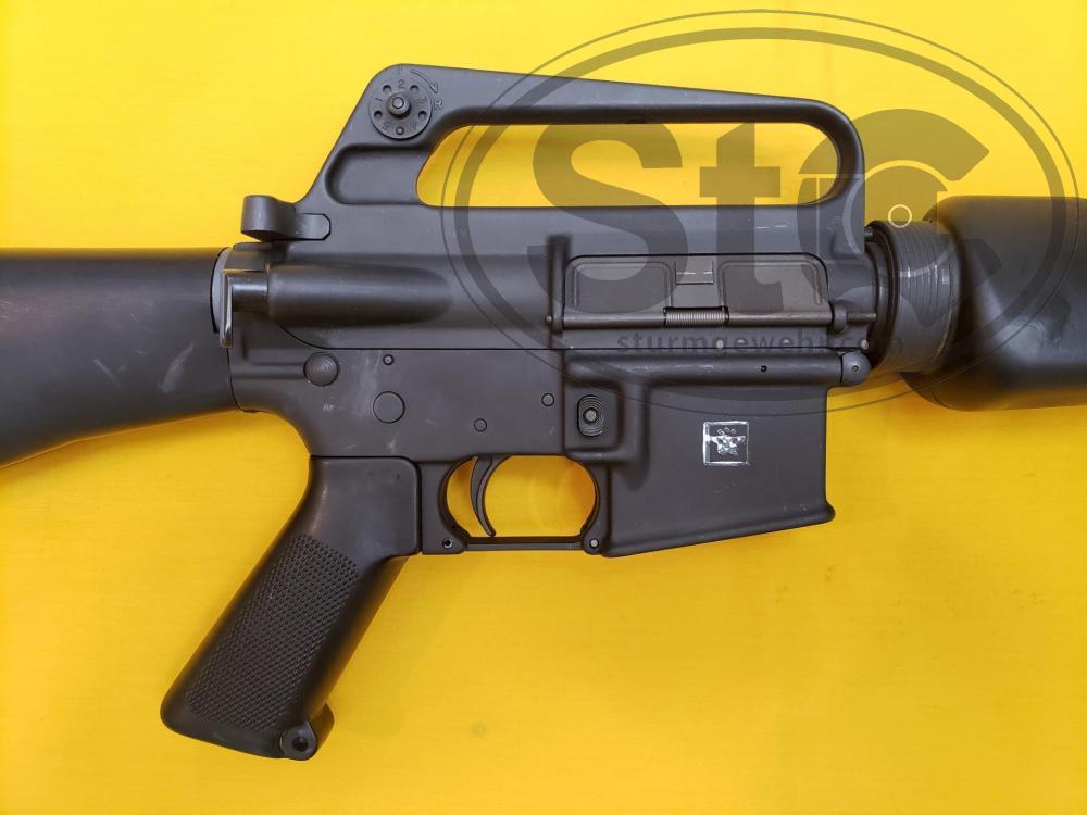 1968 H&R & 1969 Colt M16A1 Rifle Sn 2074531 (3).jpg